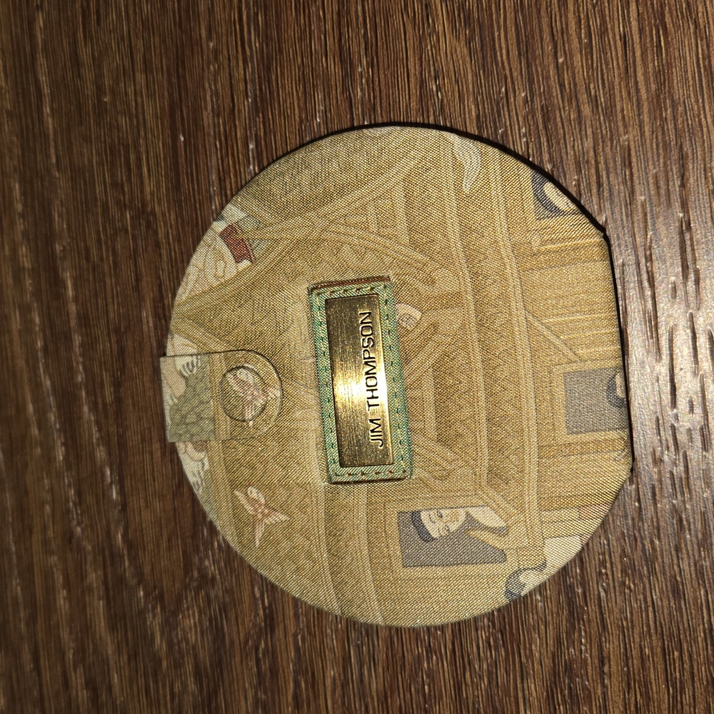 JIM THOMPSON silk compact.   #6415
